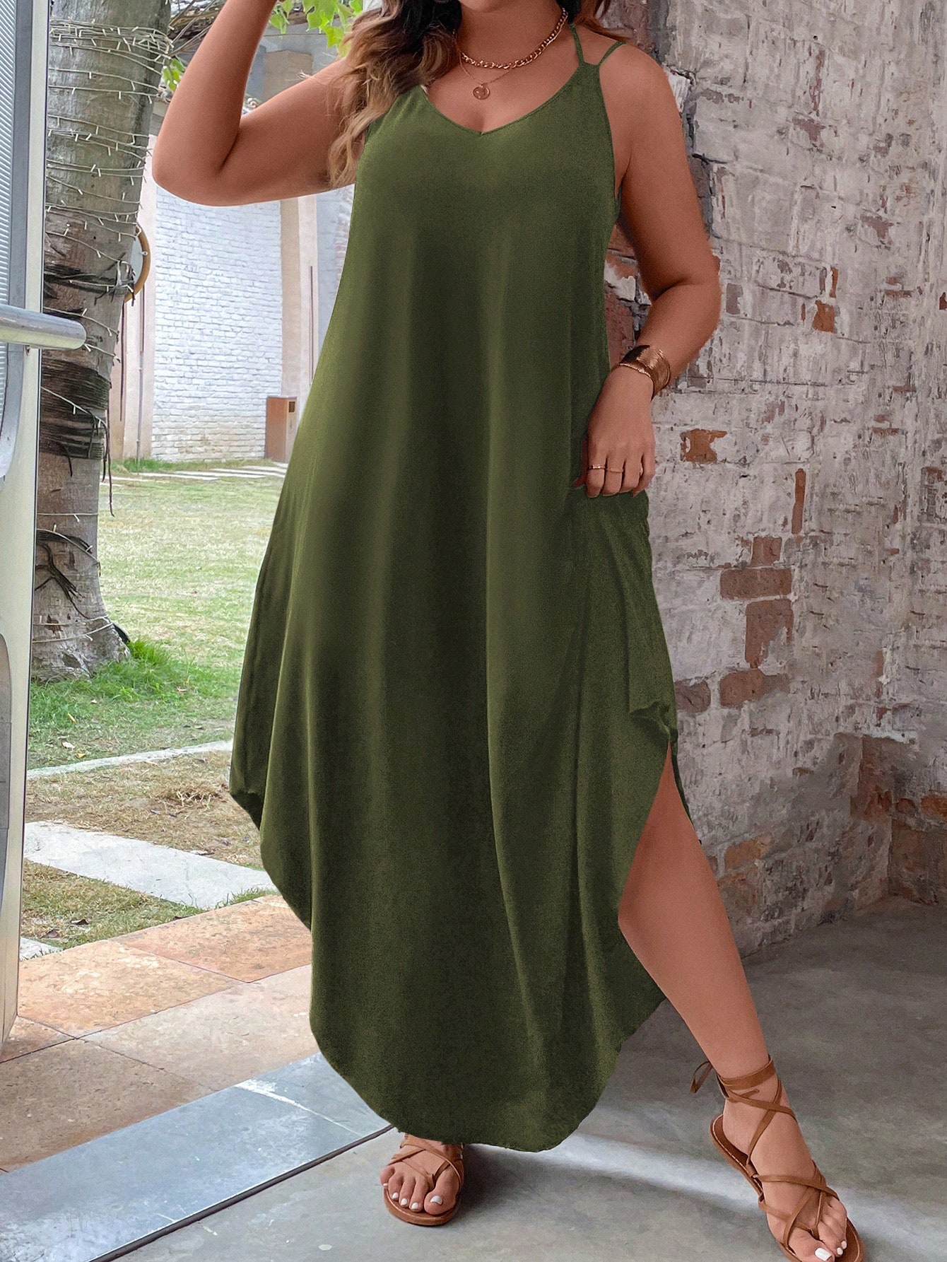 1766592125d9ccc8056816045b5c2fbf1b58008aa9.jpg Breezaya Plus Size Solid Color Vacation Casual Dress With Curved Hemline Maxi Women Outfit - Image 2